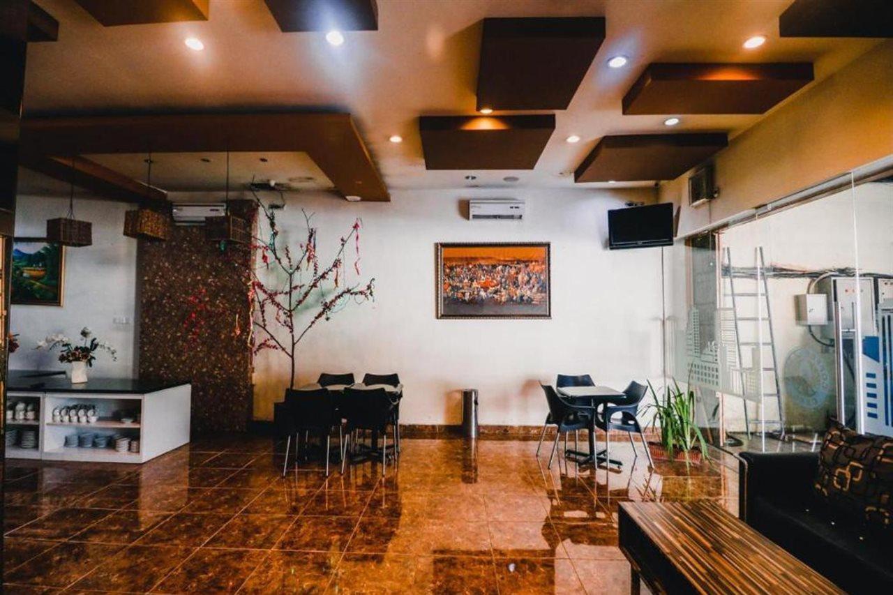 RedDoorz Plus near Sultan Hasanuddin Airport Makassar Exterior foto