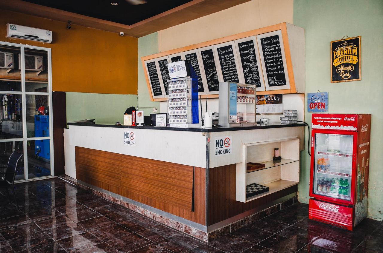 RedDoorz Plus near Sultan Hasanuddin Airport Makassar Exterior foto