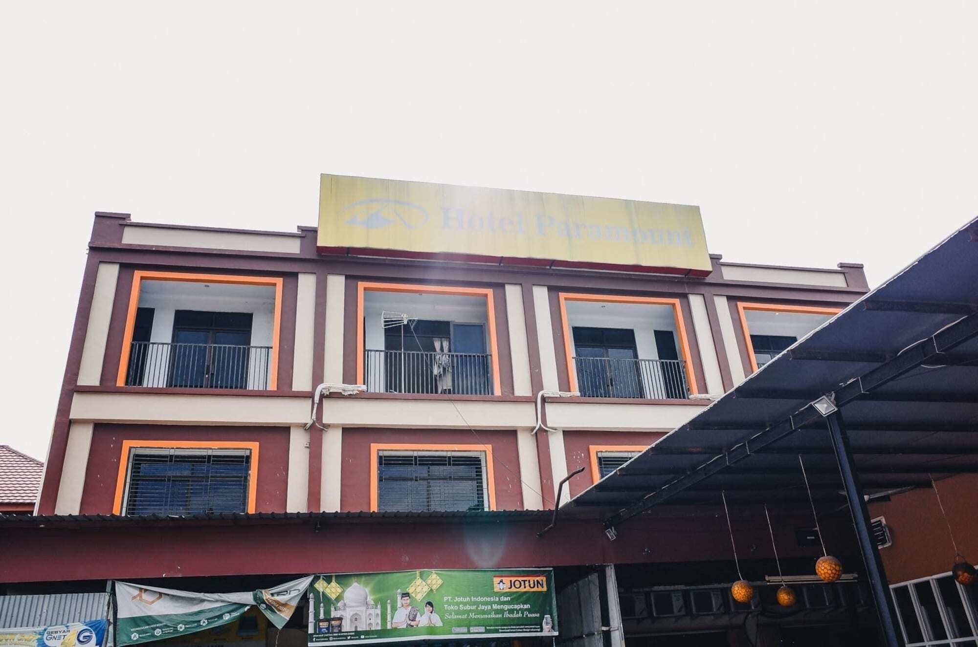 RedDoorz Plus near Sultan Hasanuddin Airport Makassar Exterior foto